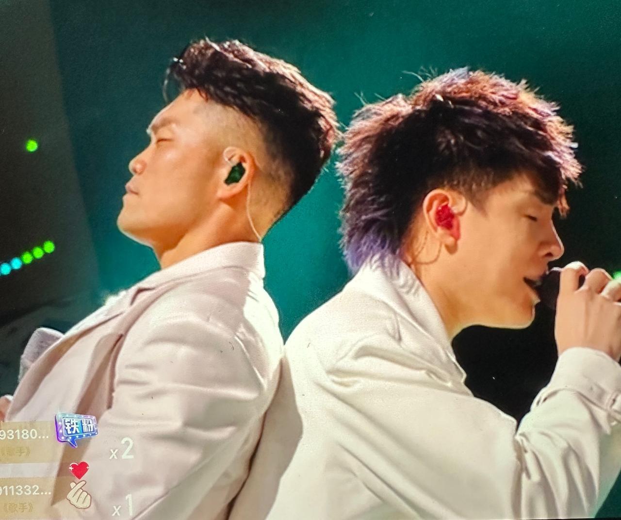 今晚胡彦斌和李玖哲的《偏爱》双哑合璧，开口就惊到了！
尤其是李玖哲，那把嗓子太有