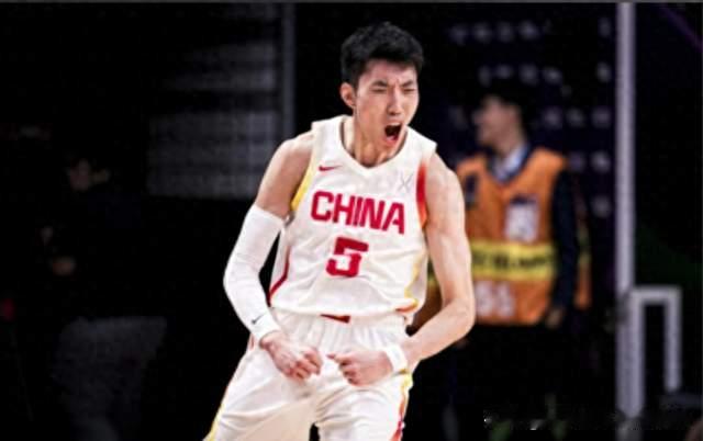 廖三宁狂砍30分！中国男篮险胜沙特进4强，第三节曾被反超