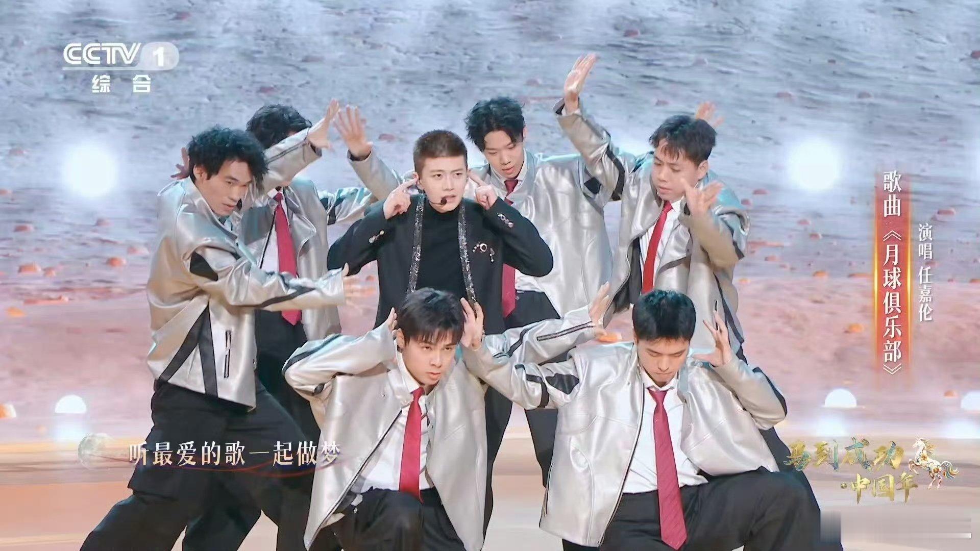 任嘉伦月球俱乐部未来感满满 谁懂这种浪漫！任嘉伦在《月球俱乐部》里如同太空行者，