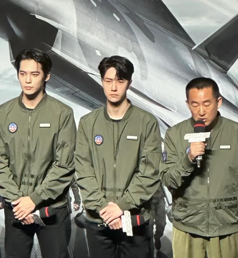 原来于适和王一博两个大帅哥一起演过电影!
今天刷到说乌尔善包场了热烈，然后看热烈