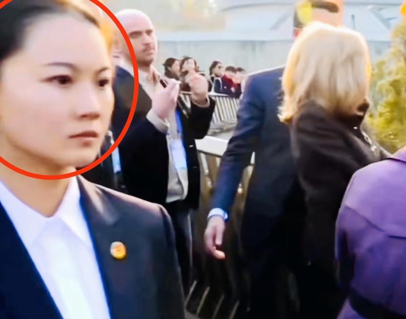 这女保镖一看专业素养就很过硬啊！
不仅有很高的职业素养，颜值也非常漂亮啊！
眼神