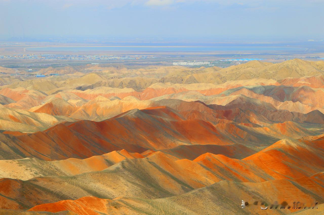 我是乌鲁木齐人，73年属牛的，今年53岁。

今天早上，我乘坐303路公交车去上