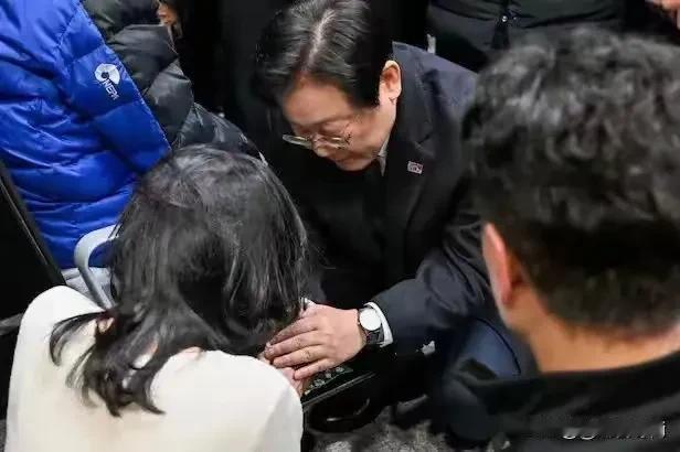 韩国客机失事，179人死亡，只有2人幸存，真是令人心痛和难过。一名80岁的老人，