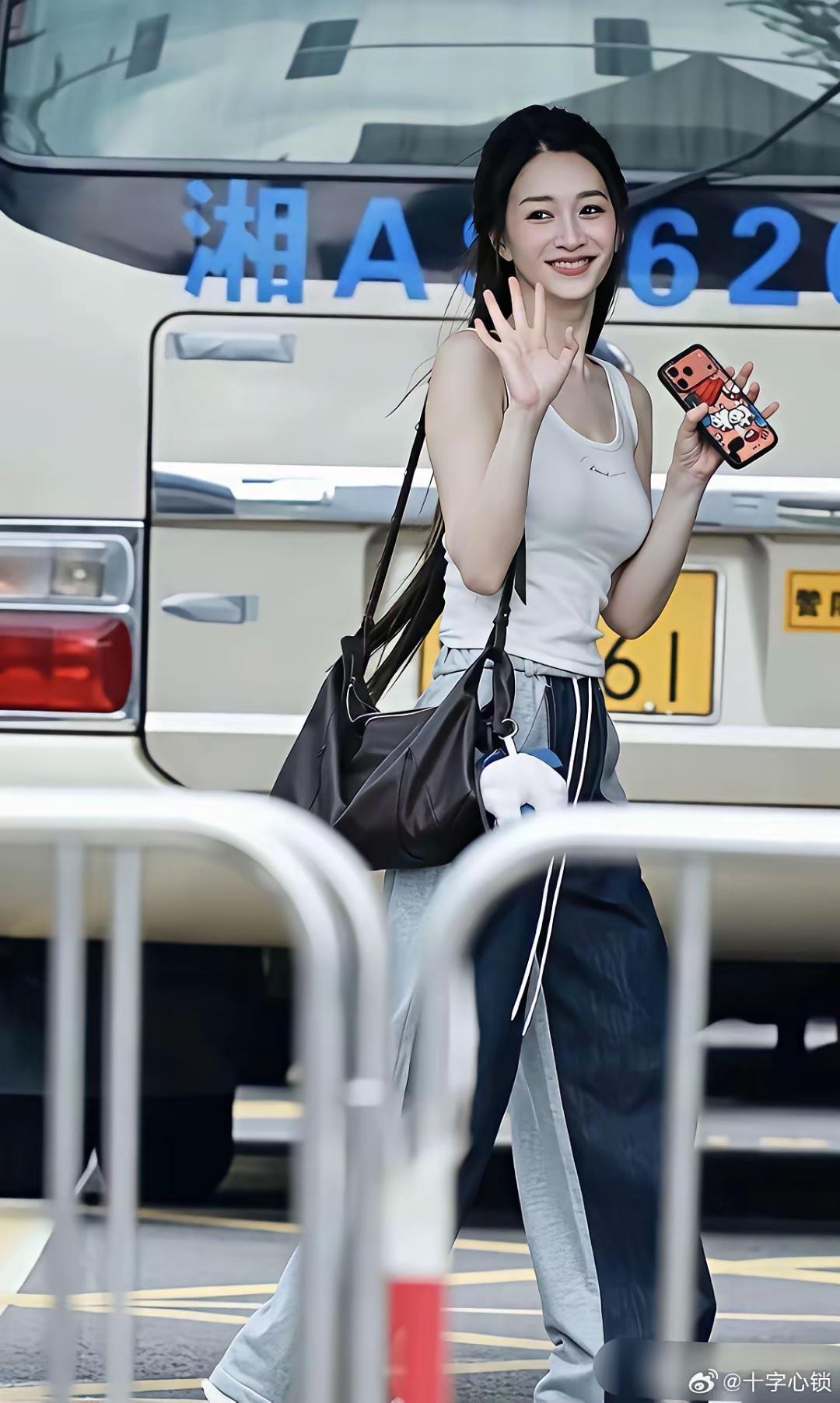 李小冉用的手机是什么牌子的吗？看上去非常好看