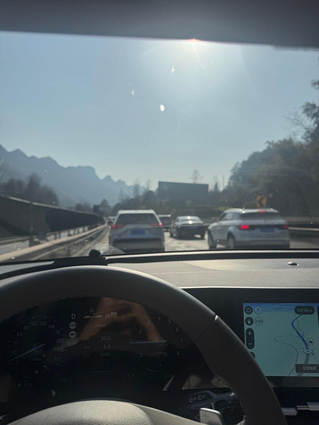 今天开车堵堵堵堵车的时候用的智能跟随，还稍微好些我的日常plog