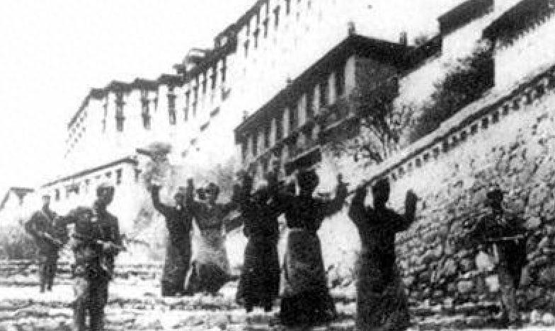 姜华亭担任解放军副团长时因父亲被批斗，1958年为何最终选择参加叛军？
1958