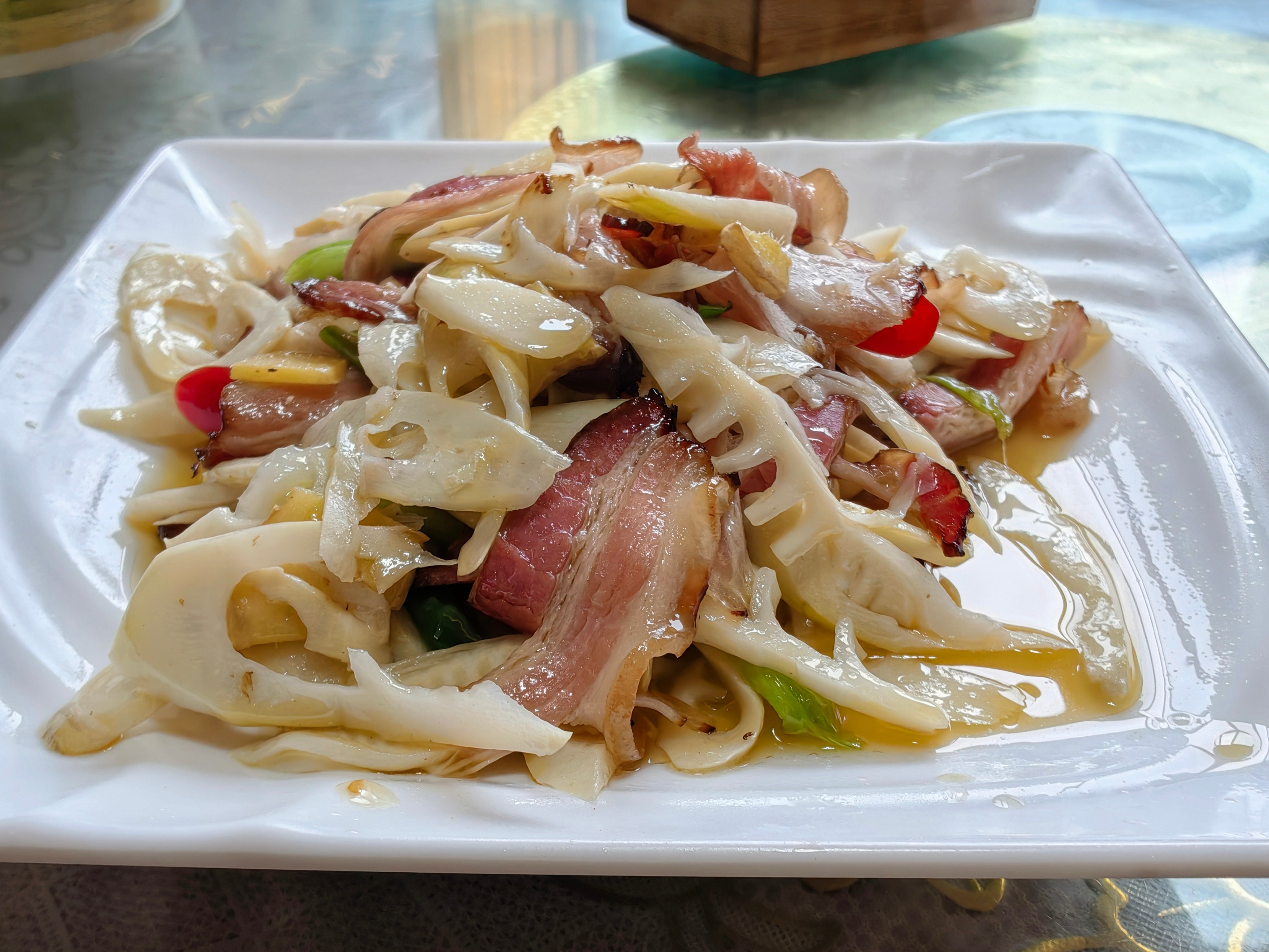 中午吃了一大盆松茸，感觉从来没这么好吃过，是不是肚子饿的关系？日常分享我的美食日