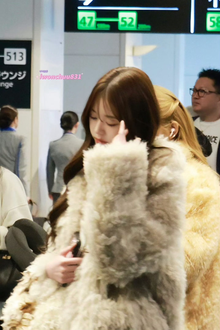很贵气的一套机场造型 MiuMiu女孩 