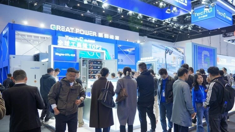 以“硬核内芯”定义可靠新高度！鹏辉能源新一代全场景储能方案亮相ESIE 2026