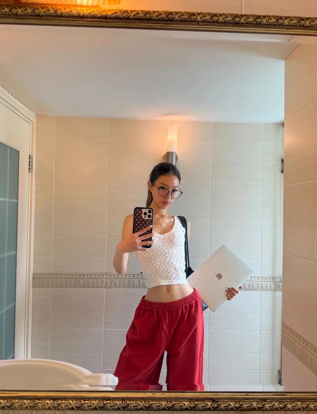 早八起晚了就素颜去
ootd 穿搭 ootd穿搭 ootd日常穿搭 每日穿搭 o