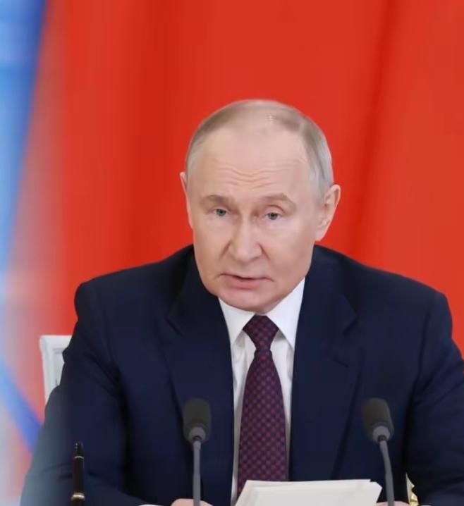 俄罗斯这次可是真下了血本！被西方逼到绝境，直接找上门来想借熊猫债发行主权债券，利