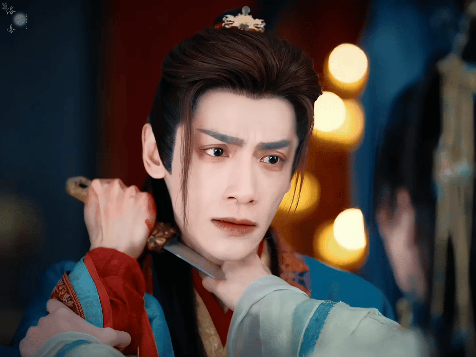 长月烬明关于澹台烬的成长史，其实就是从“生”本身过渡到对自我的探讨。当澹台烬开始
