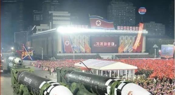 美国敢不敢打朝鲜？先上结论，几乎不敢！因为朝鲜不是伊朗，伊朗最多打打美军海外基地