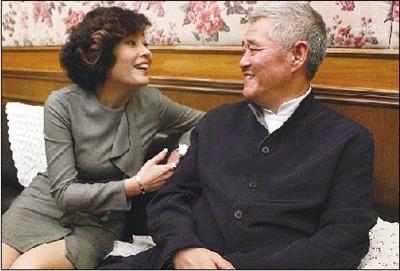2013年，赵本山当着哈文的面：“既然如此，今年的春晚我不参加了”，说罢转身推门