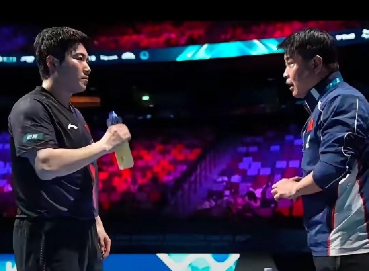 梁靖崑如今的低迷，
更多是伤病缠身，
➕心态崩盘。

王皓那句怒吼满是恨铁不成钢