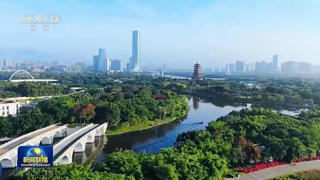 我国全方位统筹各项举措，全面推进美丽中国建设，生态治理跳出单点治理的模式，渗透到