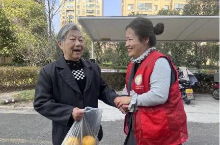 机智少年冲冲冲台州楼栋爱心联络员架起邻里连心桥 一句问候、一次帮忙，黄岩的楼栋爱