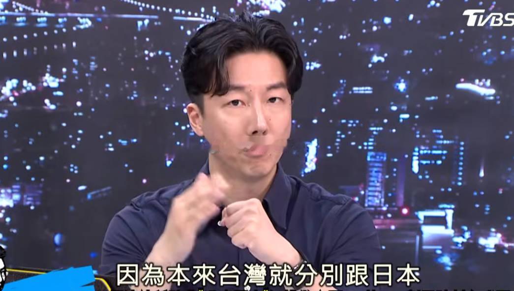 图1中的绿蛙，一幅汉奸模样，言论当然更是汉奸风格；图2中的老蓝男，一幅飞舞蛋模样