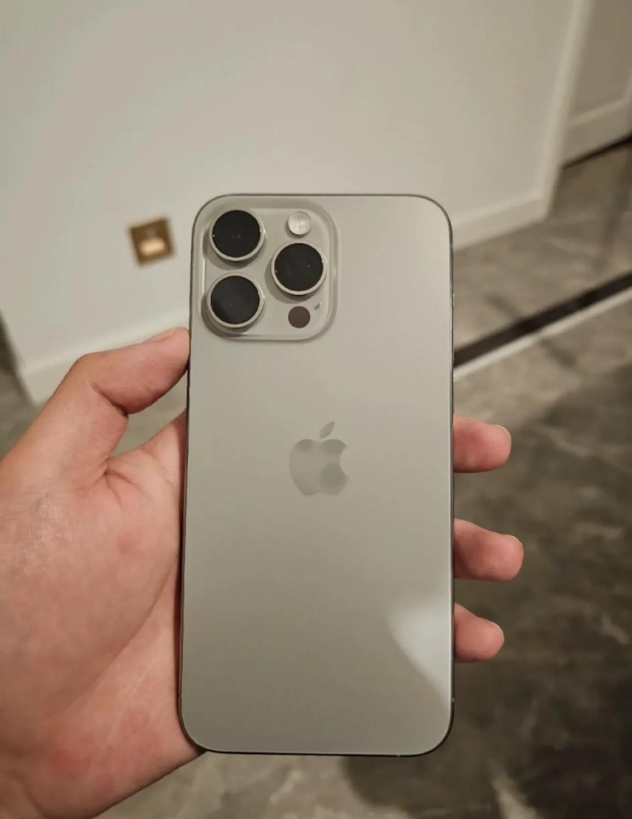 [吐舌]很明显是受到华为Mate60影响了。公司好多原本用iPhone的今年换华
