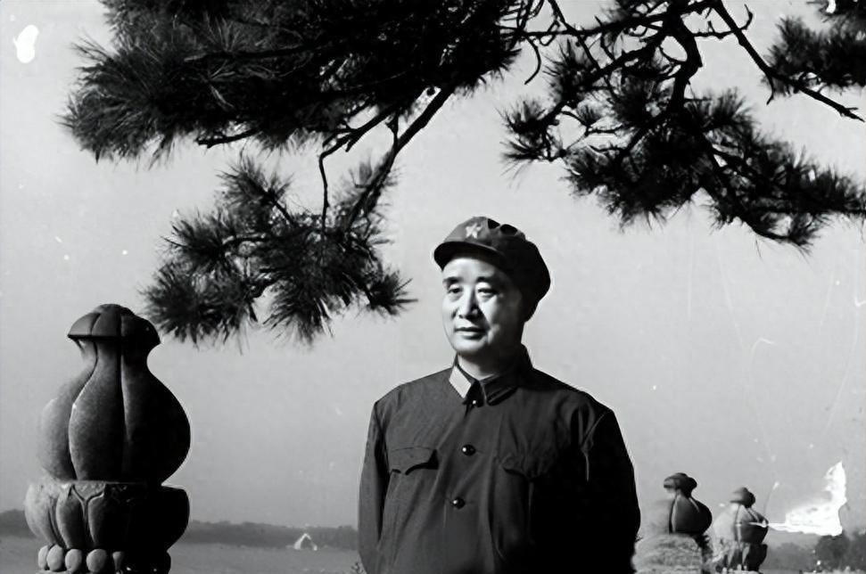 许世友面对师长直接发火：我不是跟你商量，师长坚持原则回应，不怕罢官坐牢，坚持绝不
