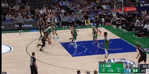 这就是年青一代的天赋！！太逆天了！！NBA年度十大封盖之一！！！