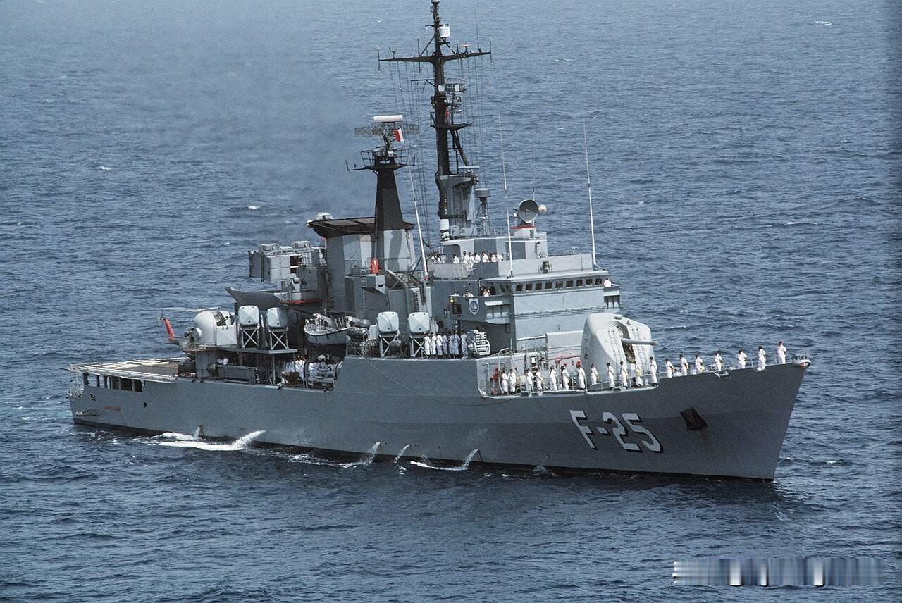 🇻🇪委内瑞拉海军理论上如何才能护航其油轮？

据《纽约时报》报道，在特朗普宣