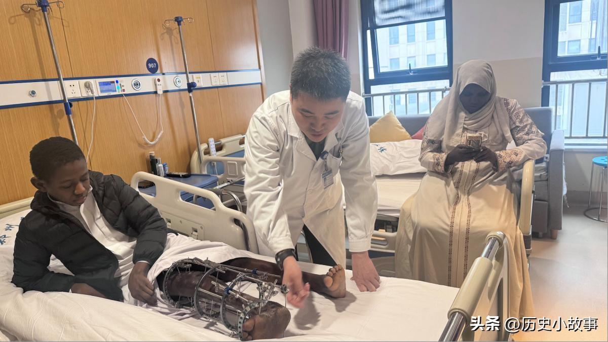 万万没想到，郑州仁济医院直接翻车了！医院本来想借着救助非洲少年的事，好好宣传一波