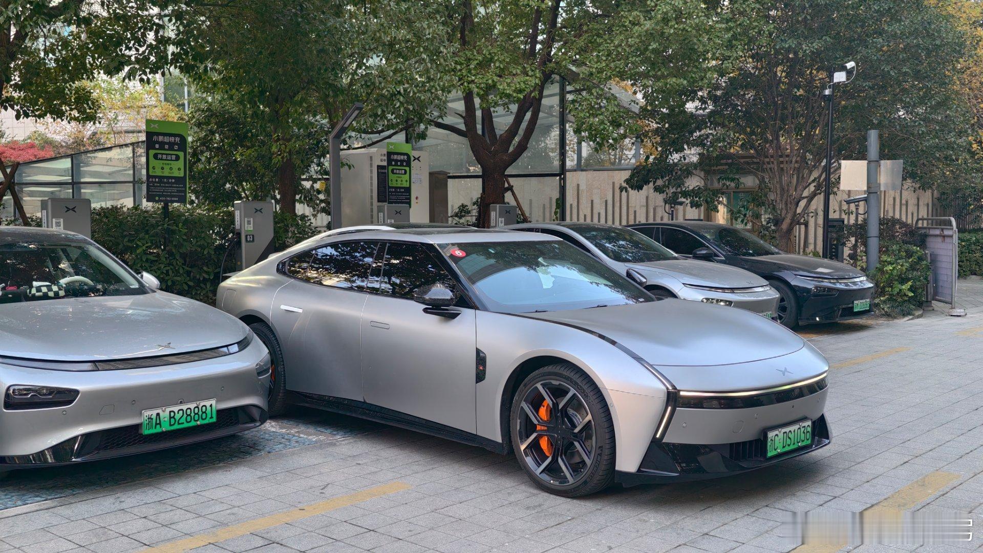 小鹏汽车的含P7量太足了吧？小鹏汽车小鹏汽车 还是帅就是王道啊 