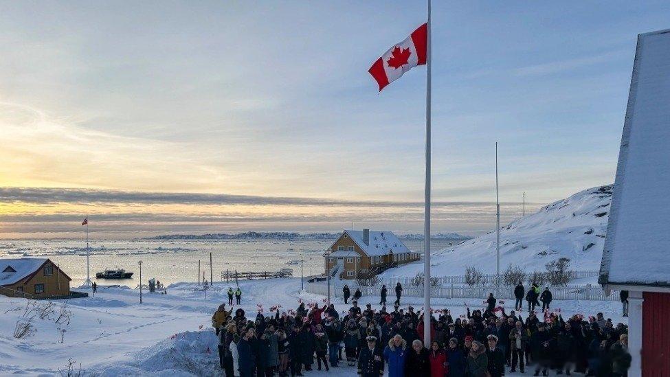 凤凰新闻【开设领事馆、派遣巡逻舰，加拿大为何在格陵兰岛插上国旗？】澎湃新闻记者朱