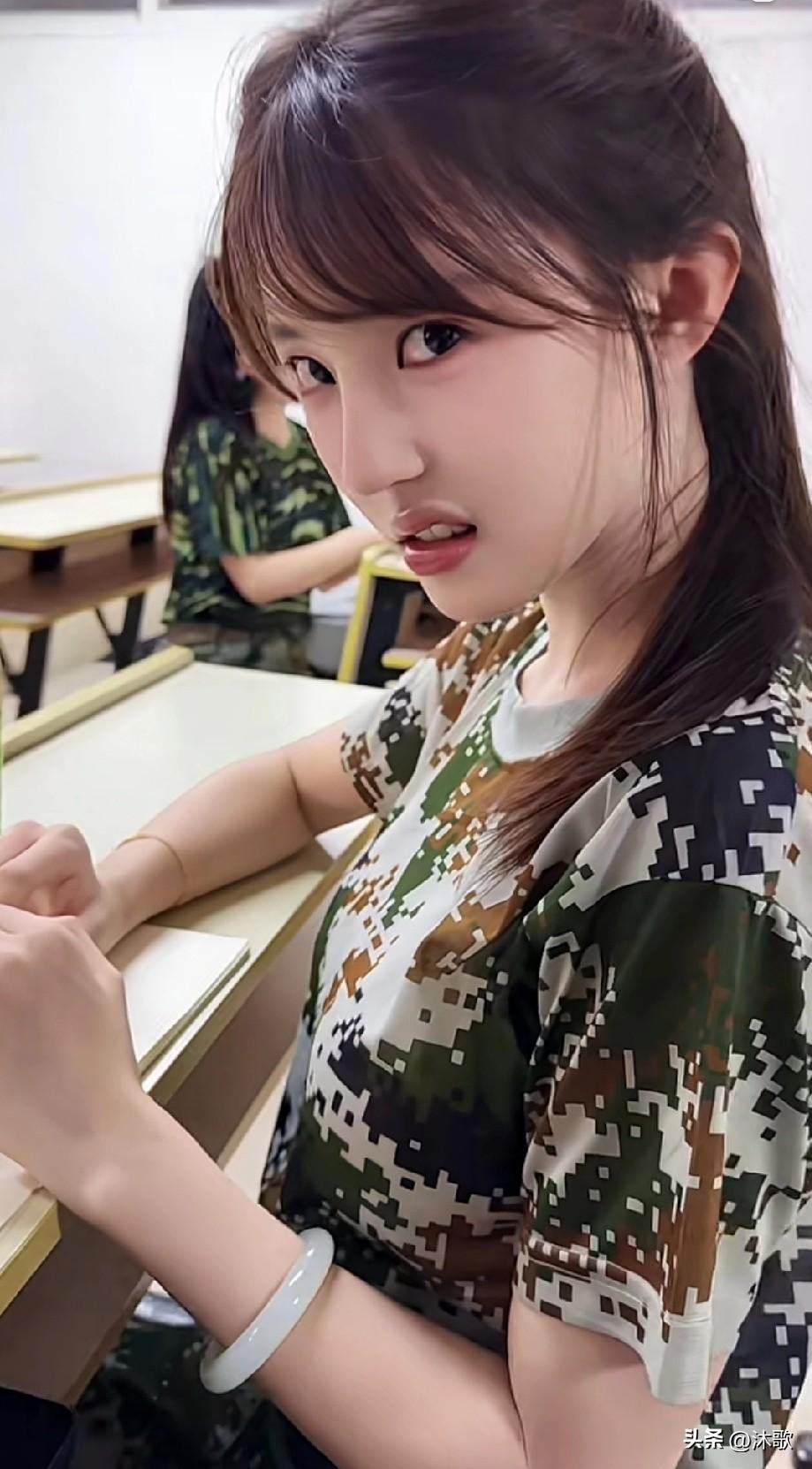 这眼神真绝眼神有点甜 魅惑眼神 眼神 美女