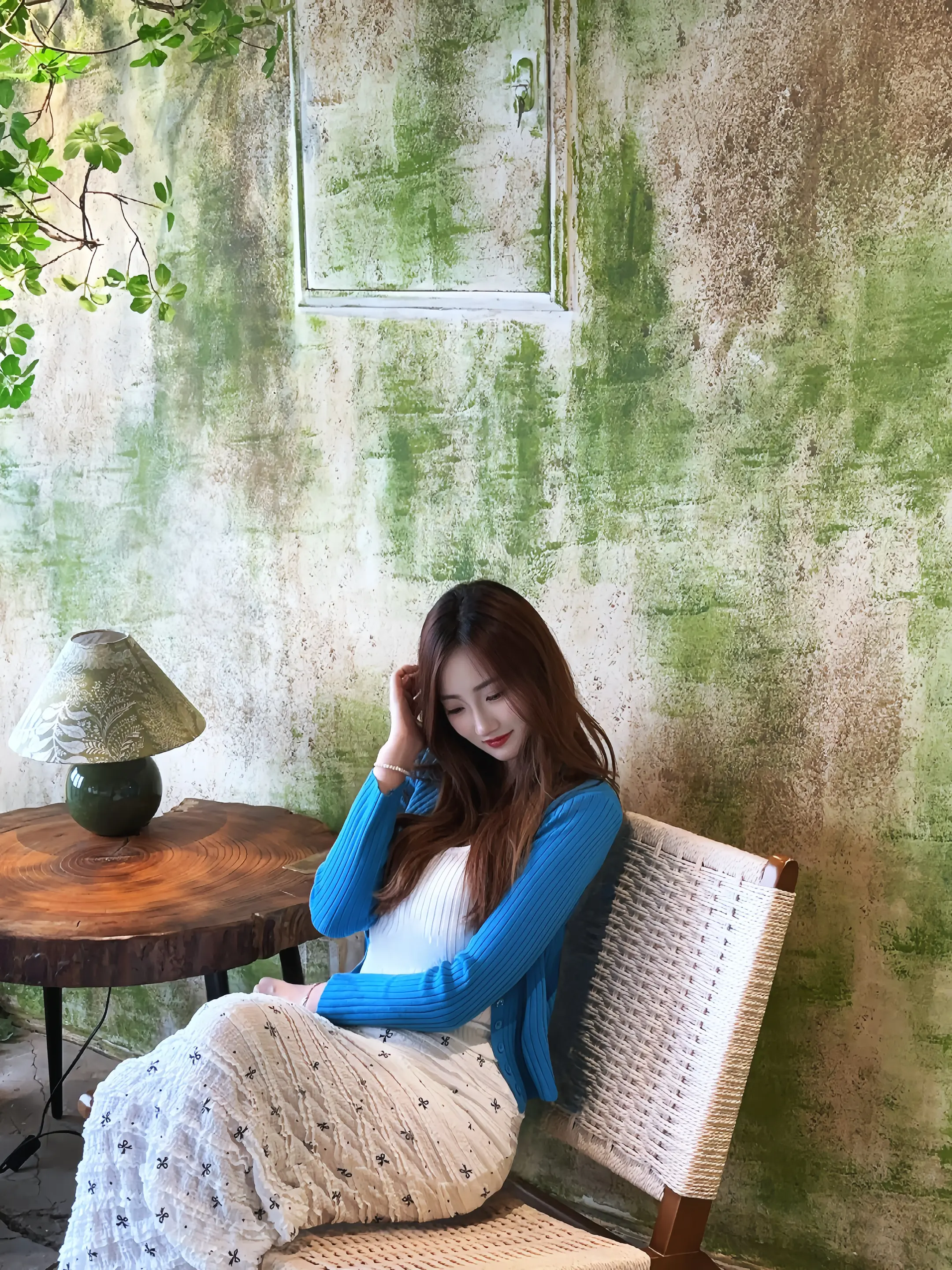 请不要羞涩用眼雕琢春的轮廓.