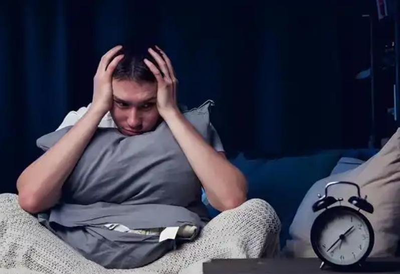 我们总想为失恋的痛苦找一个昂贵的解药，比如一张舒服的床垫，或者一个完美的答案。但