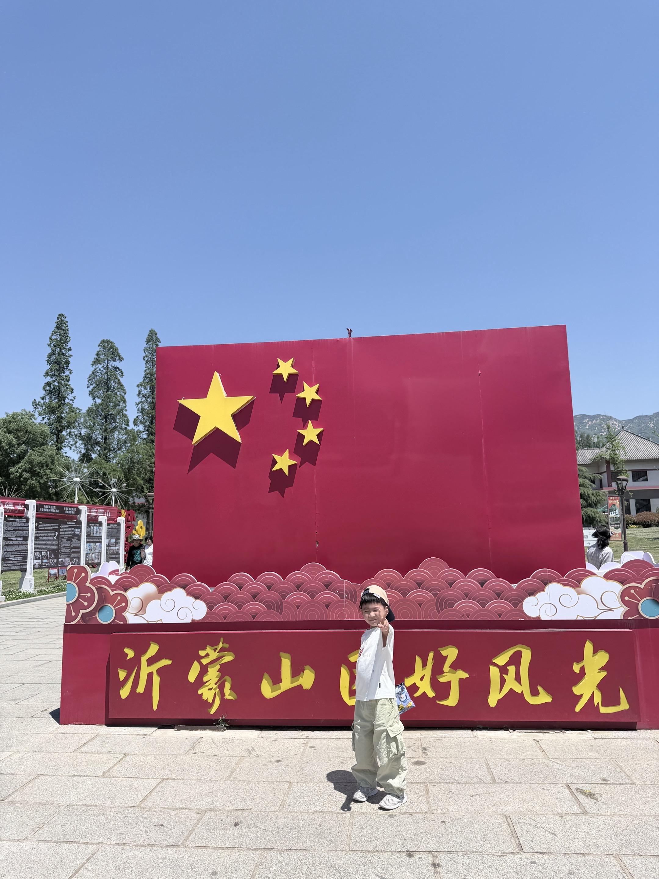 山爬了，玻璃栈桥和悬崖栈道走了，漂流坐了……又征服一座高山⛰️