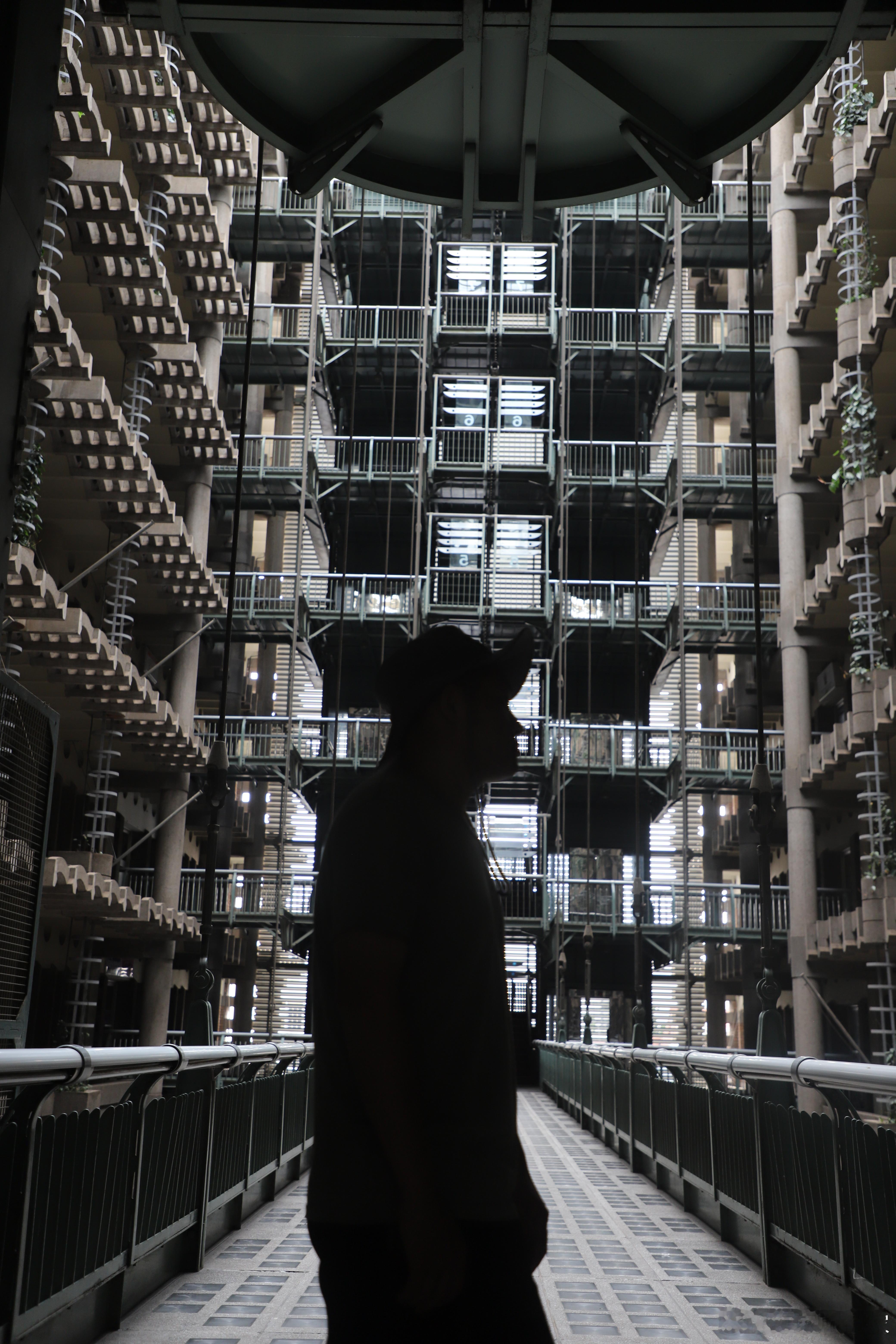 这是哈拉雷的网红房，我抽空怕了一张这个照片，我感觉特别有意境，非常喜欢这张照片，