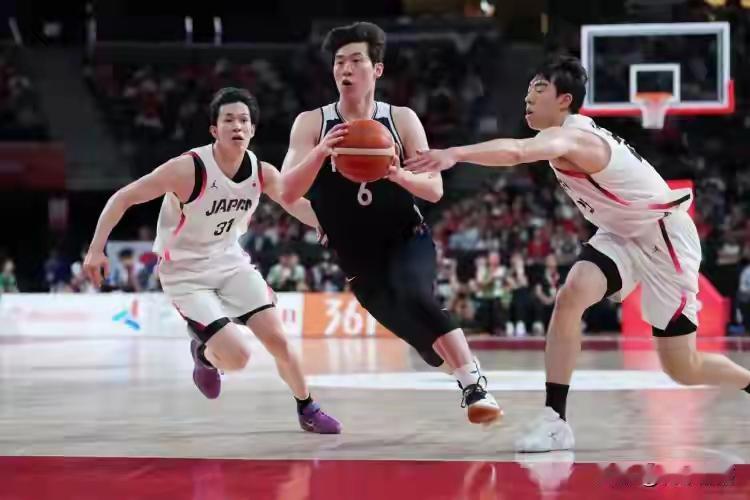 韩国男篮力克日本队，时隔12年再度拿下亚运金牌。我这副老身子骨守在屏幕跟前，竟也