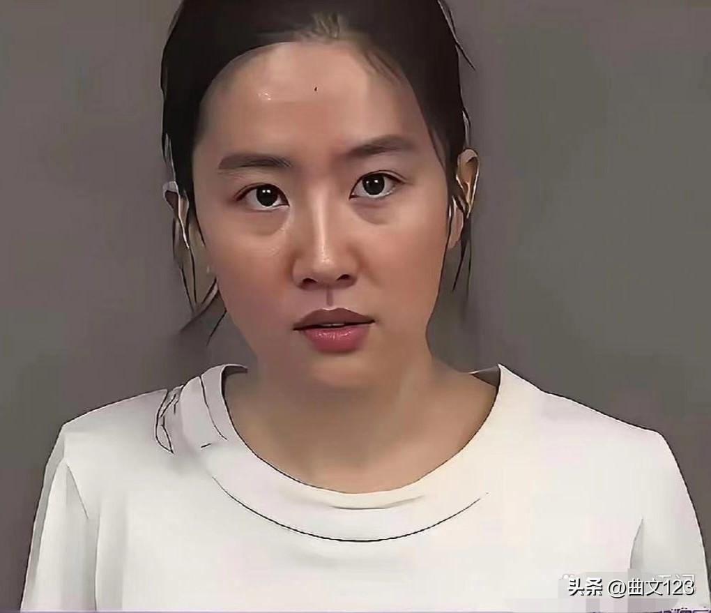 感觉素颜的刘亦菲更耐看，这种素颜的美更加真实、纯粹，让人百看不厌，越看越觉得她美