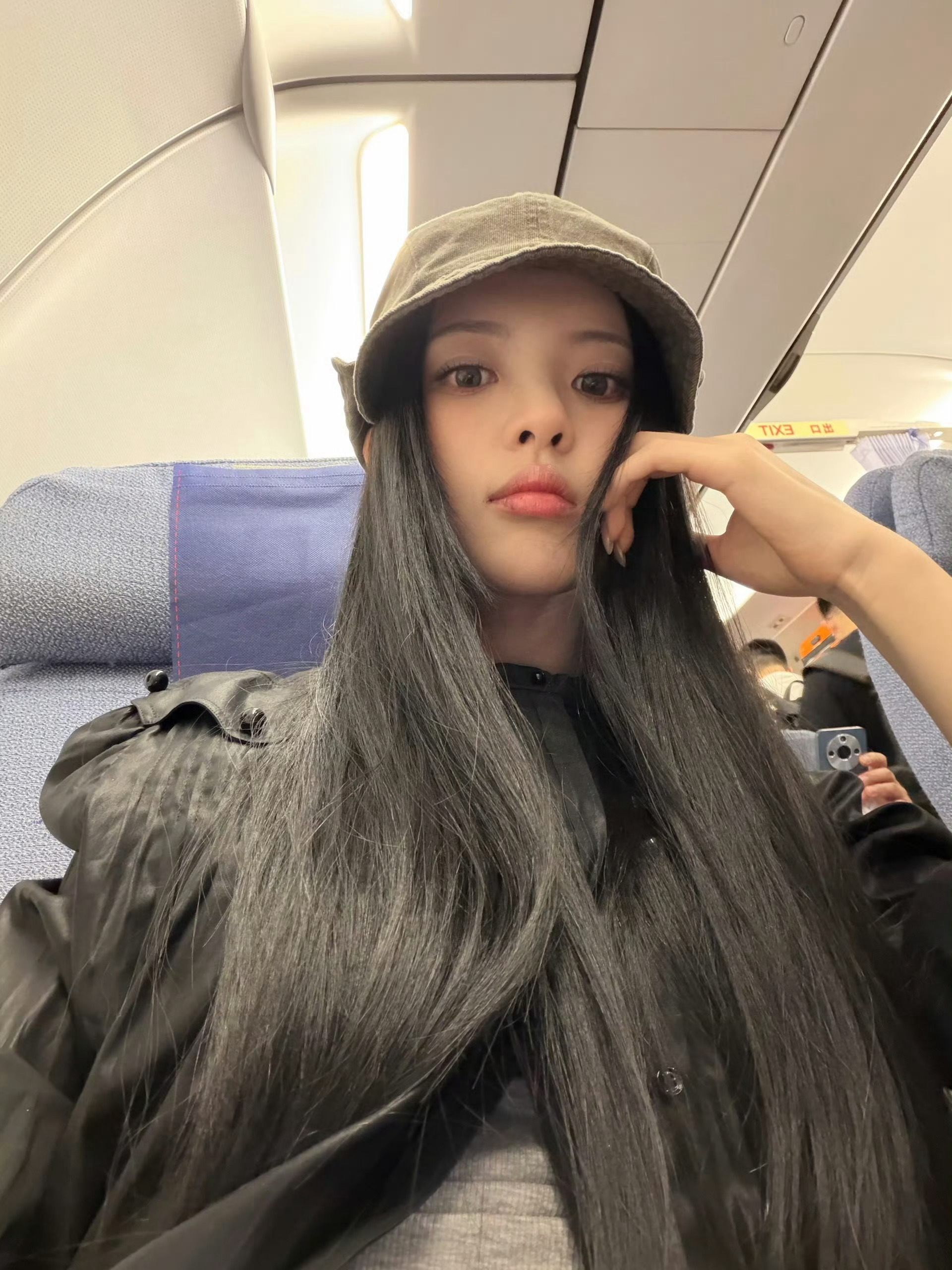 杨超越  好喜欢这种照片感受真实的我女 