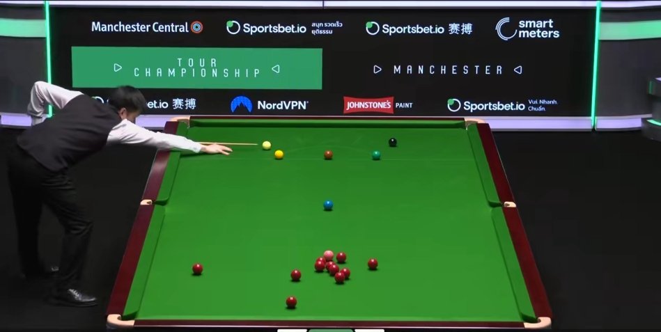 赵心童第一阶段领先韦克林巡回锦标赛首阶段，赵心童5-3领先韦克林，状态火热。轰两