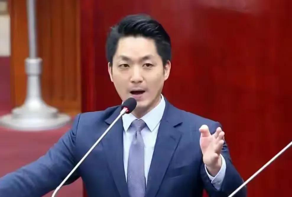 蒋万安棋高一着，邀陈其迈一起上凯道，赖这回尴尬了！
日前，蒋万安跟郑丽文讨论之后