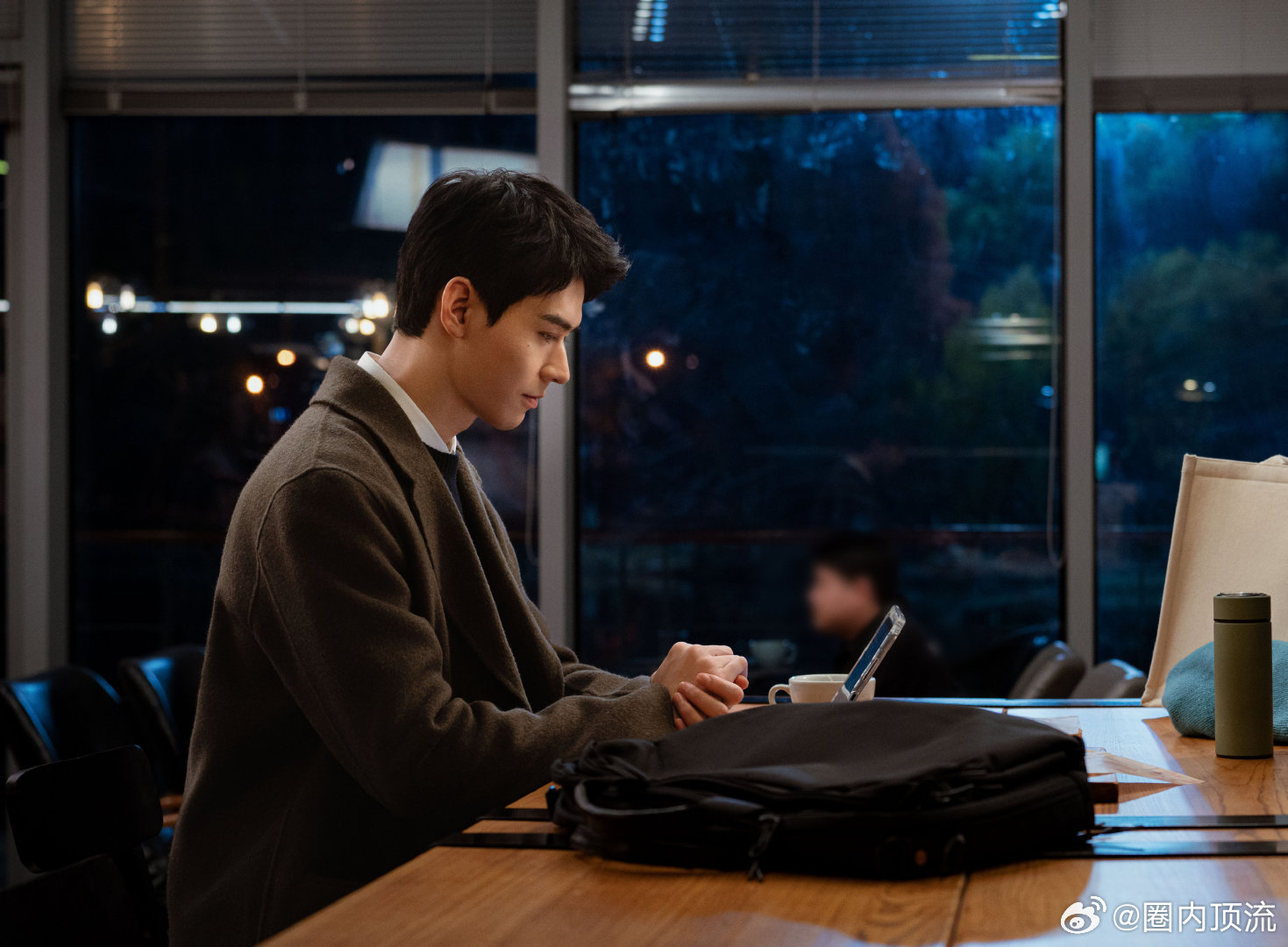 龚俊新剧话题破亿龚俊家事法庭话题破亿龚俊《家事法庭》话题破亿来袭，用实力交出亮眼