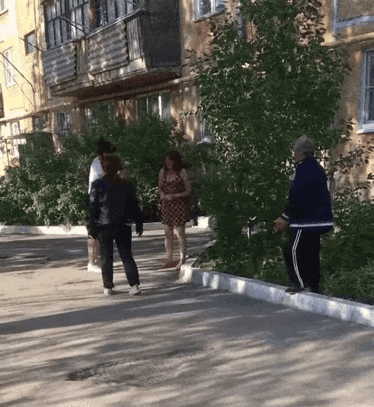 大爷还是你大爷！
这一拳下去，这女人这一辈子都会老实了吧！
[灵光一闪]