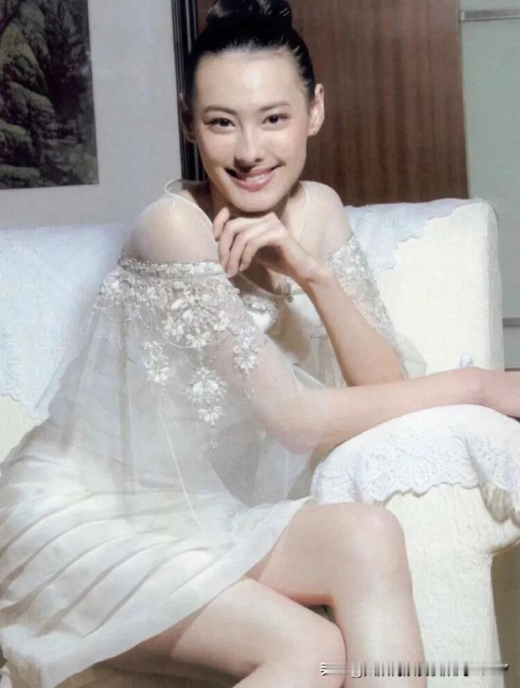 梁洛施大儿子14岁了，李嘉诚亲自起名李长治，梁洛施在《奇葩说》节目，当主持人隐晦