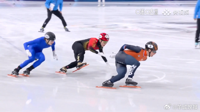 【#刘少昂林孝埈孙龙全员晋级#】米兰冬奥会短道速滑男子100米预赛，三位中国选手