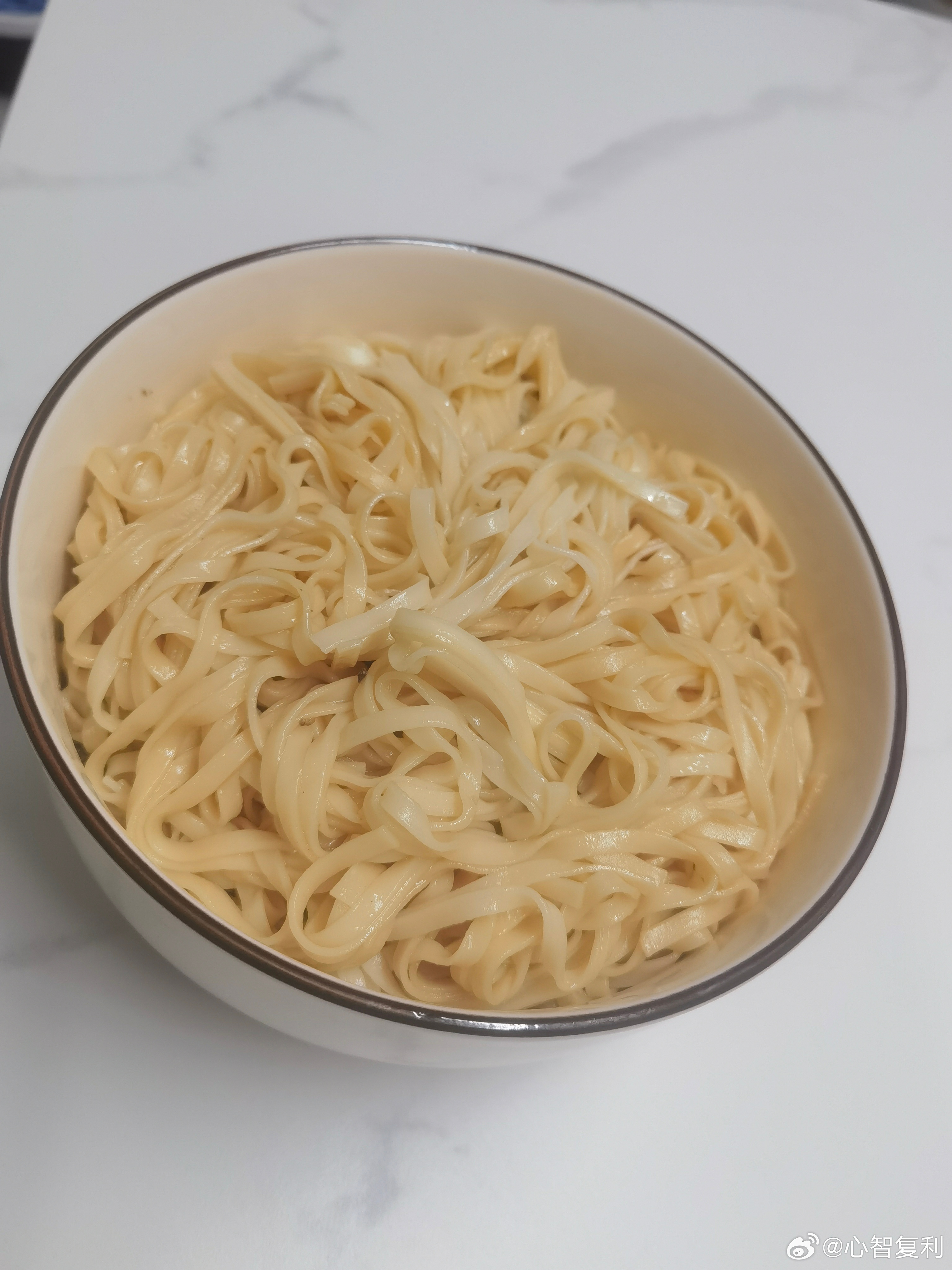 今天老登股们还是被锤晚上只能继续吃清水面 