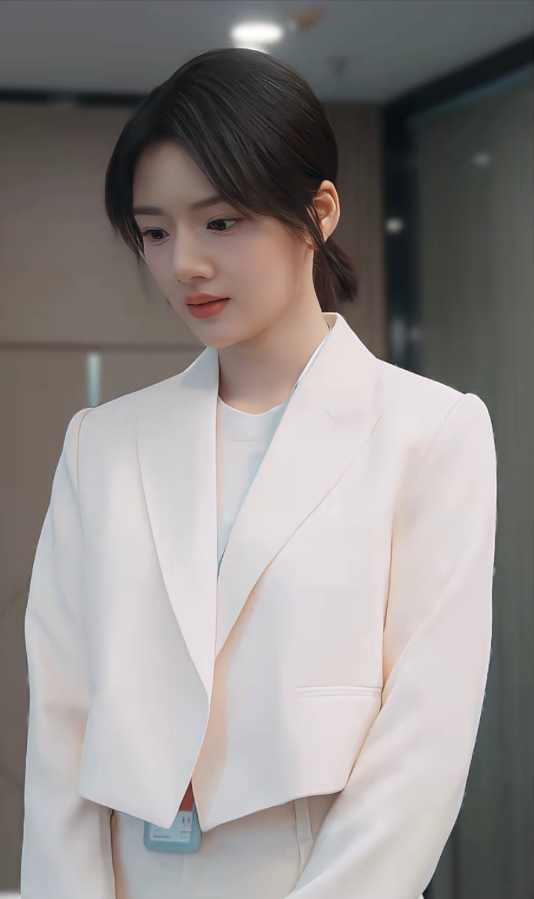 【人像摄影】演员任敏。李现回复任敏和自己合照 ​​​