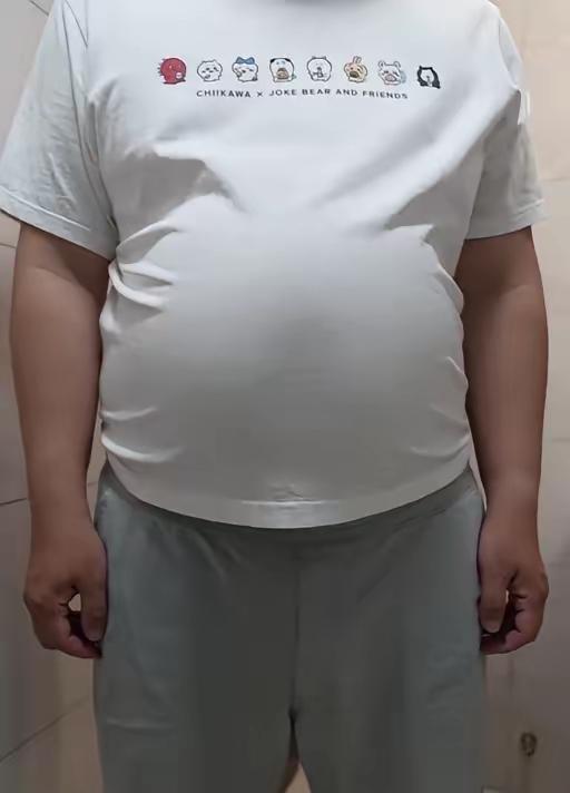 男人过了不惑之年，肉都全跑腰上去了，到底是怎么回事
朋友今年42岁，35岁以前一