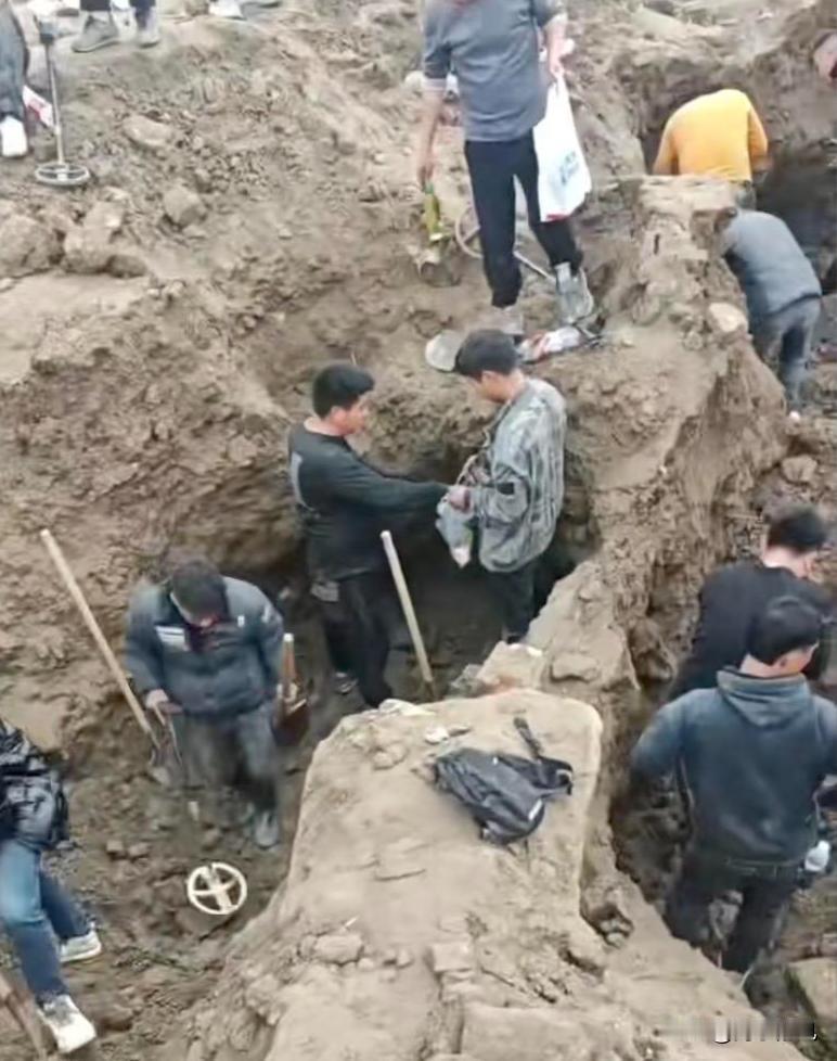 松江车墩挖银元，这件事感觉相关方面的反应有点滞后。根据国家的法律，地下的一切矿产