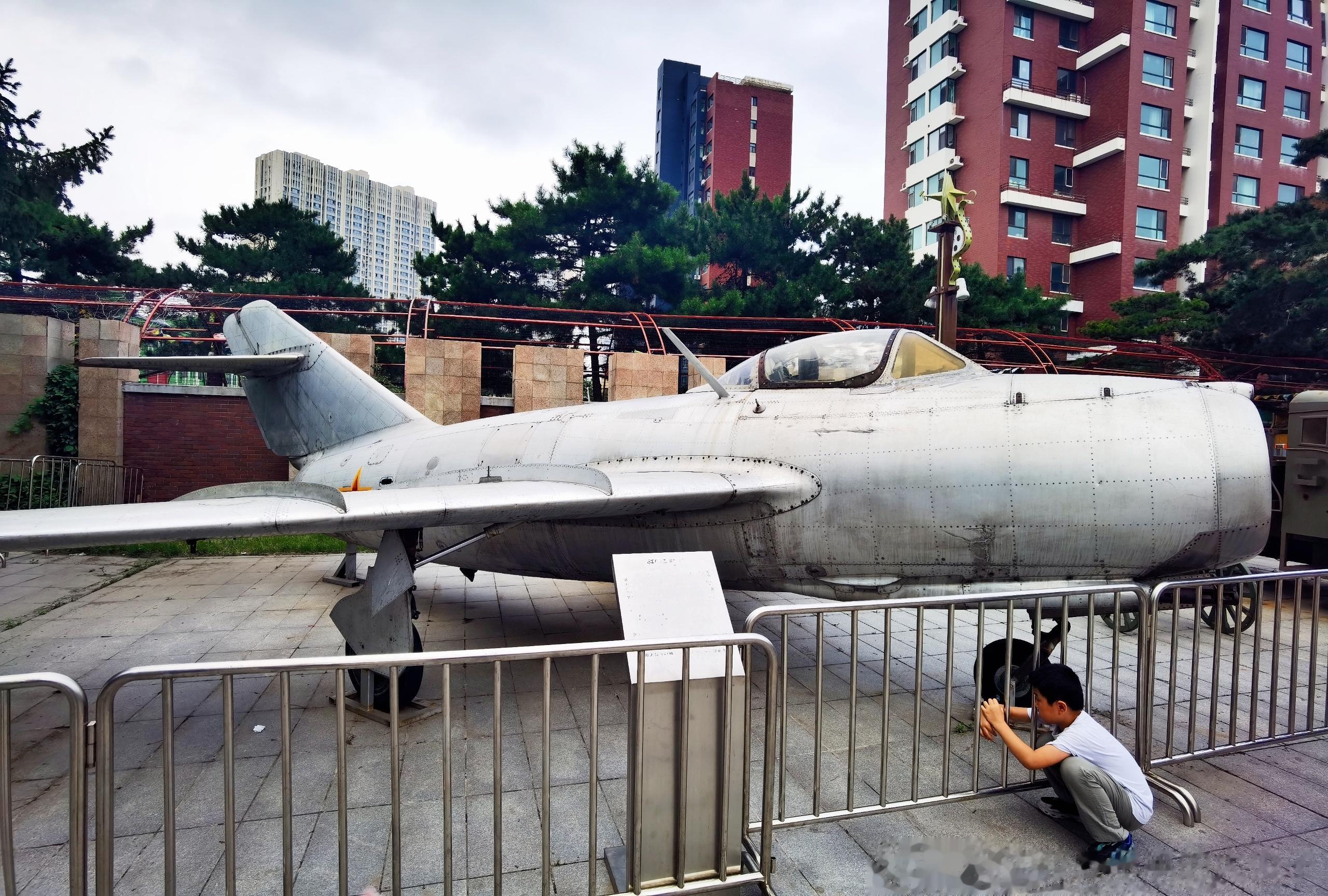 长春电影制片厂旧址展示的米格-15比斯（MiG-15bis）喷气式战机#武器装备