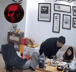 这个懒腰伸得大了点，没想到最后竟然趴下了。世事难料，希望后来没啥大事。[灵光一闪
