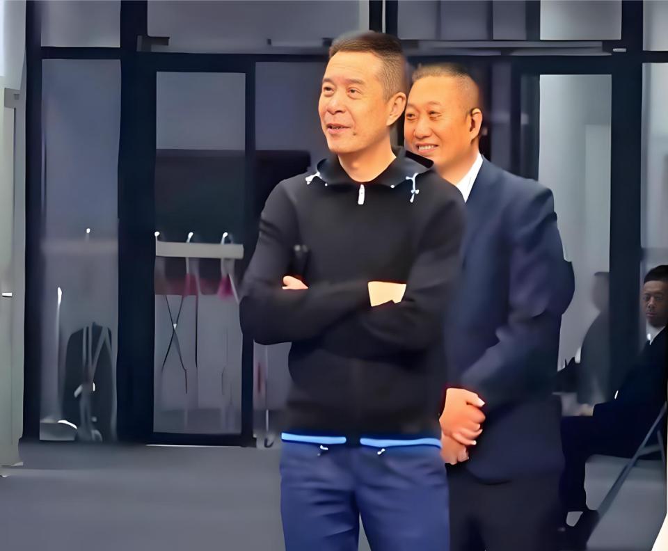 陈海涛遗憾而归！
看着球队以15分之差输给北京男篮，陈海涛心情低落告别季后赛！这